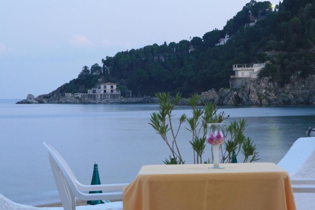 Hotel Club Poseidon Stalettì Buitenkant foto